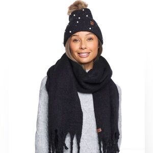 Lucky Brand Black and Brown Hat and Scarf Set
